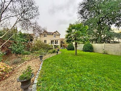 Cliquez pour en savoir plus...